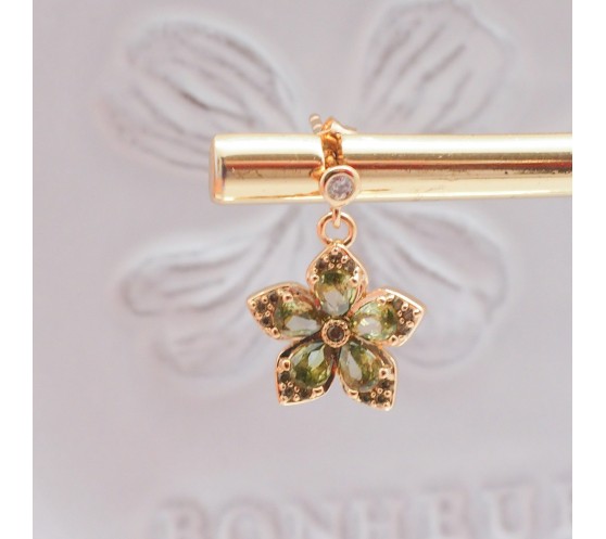 SCANDALE - BOUCLE D'OREILLE PUCE CZ...