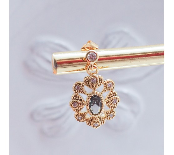 SCANDALE - BOUCLE D'OREILLE PUCE CZ...